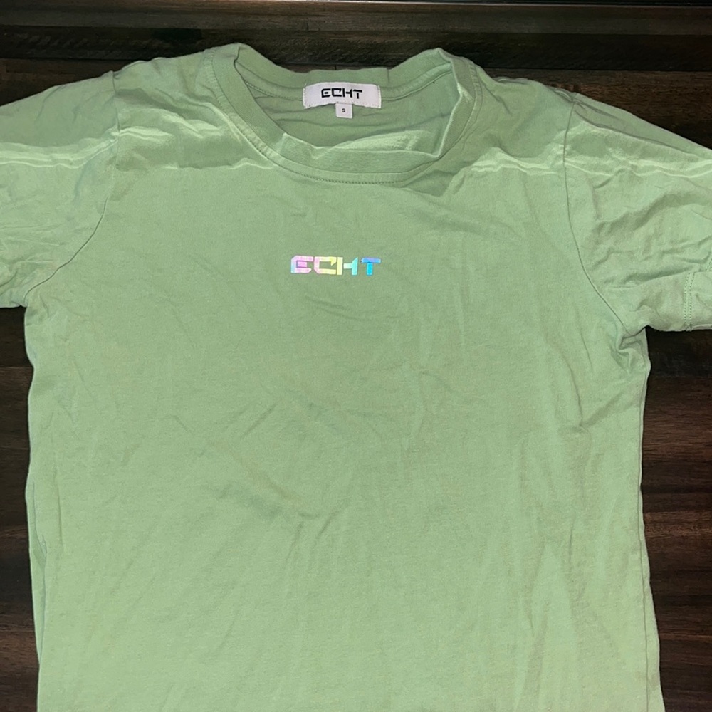 Athletic shirt